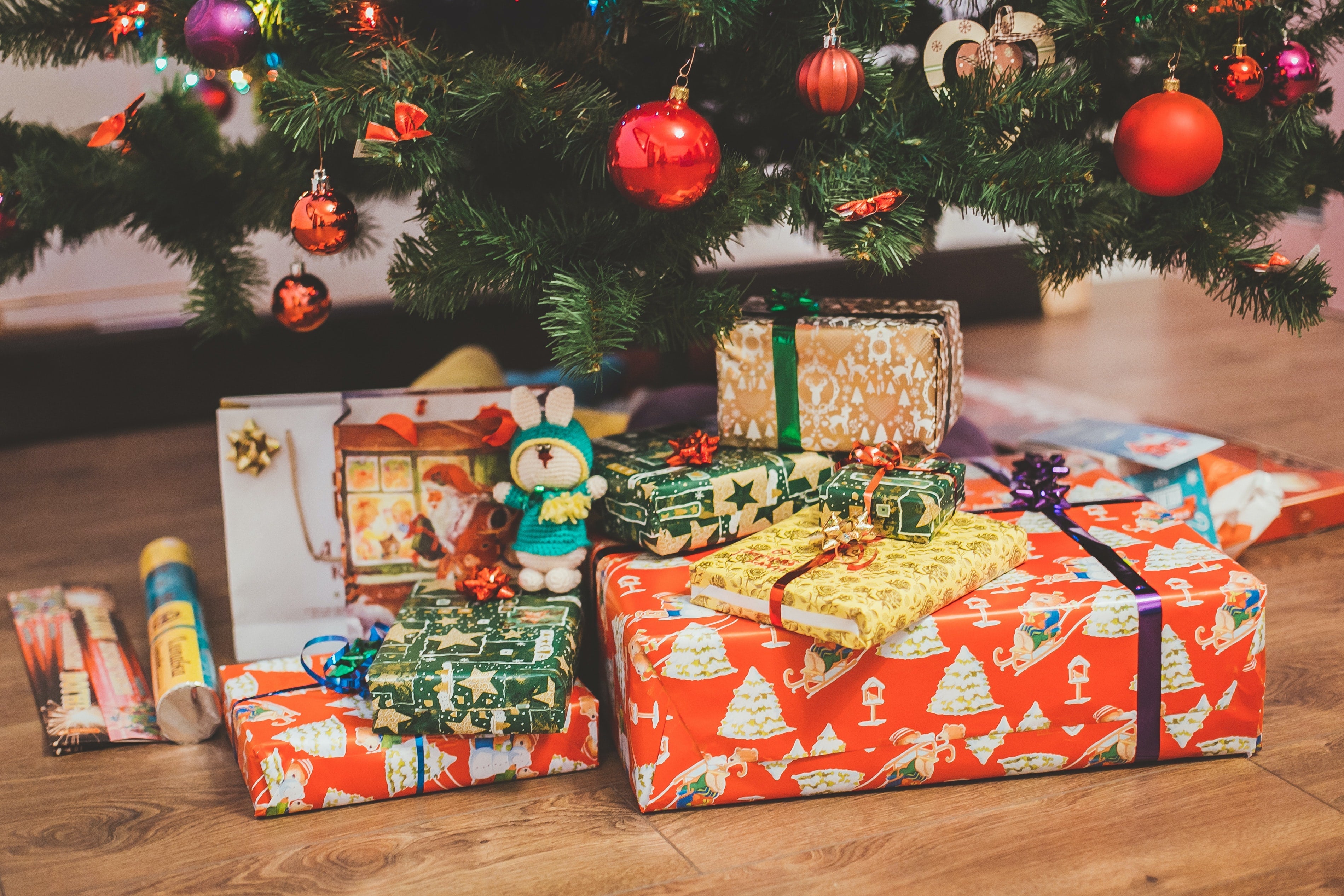 Christmas Gifts in Australia - 5 traditional presents - Artisan Ornaments
