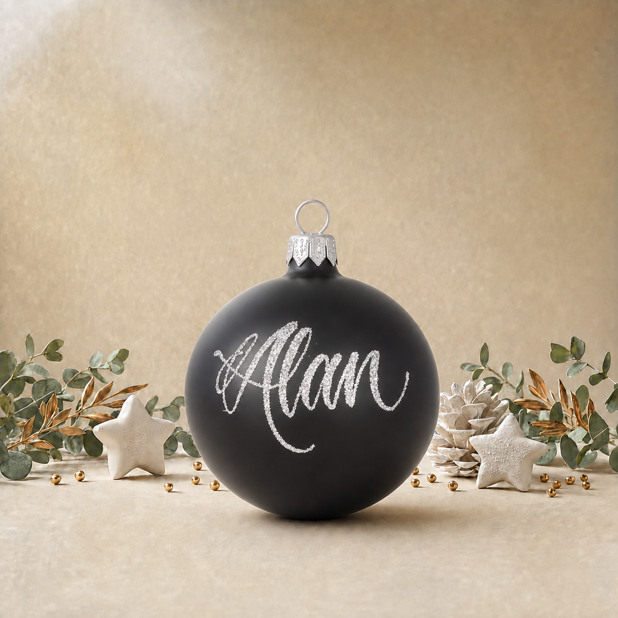 Black Plain Bauble front