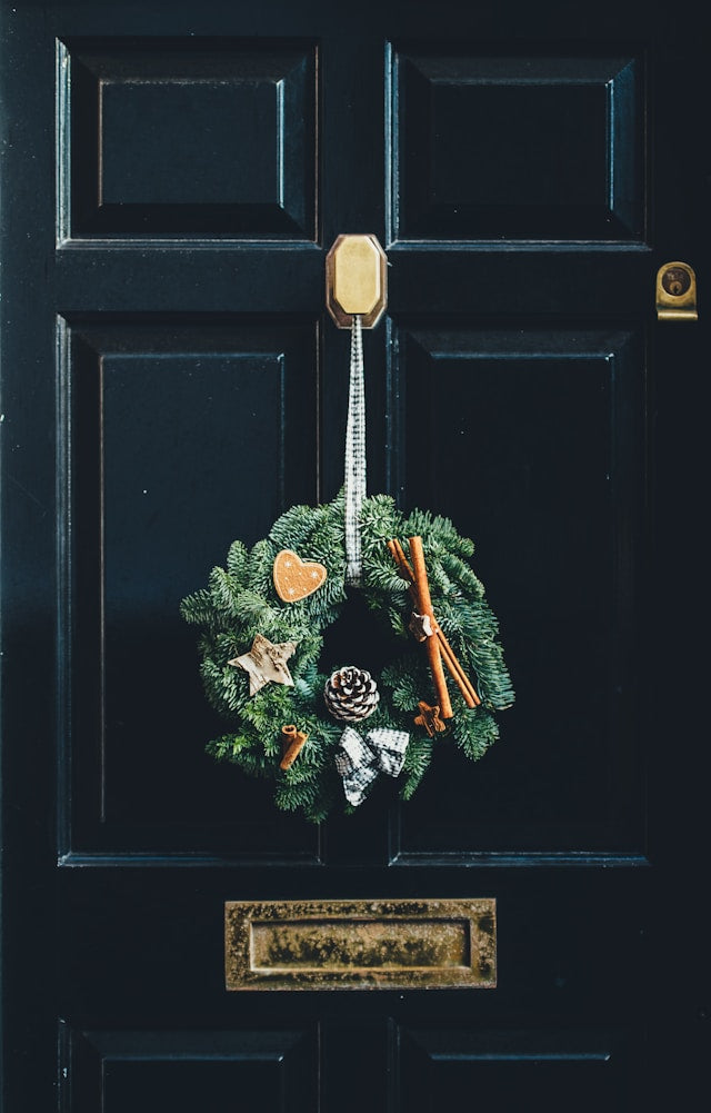 Modern trends in Christmas tree decorating. From classic to minimalist